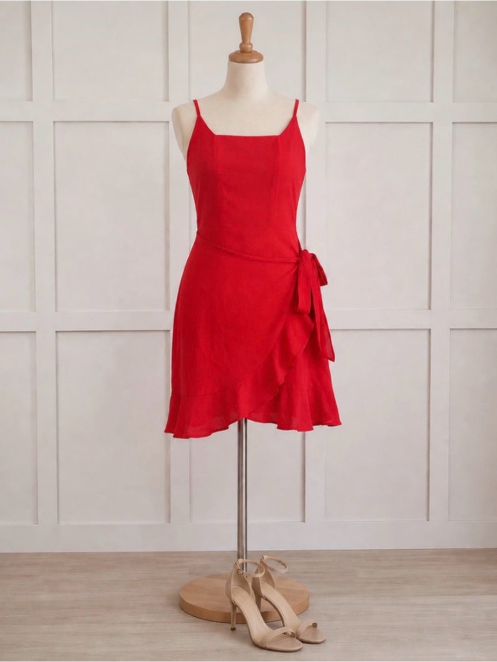 Elegant Red Sleeveless Dress
